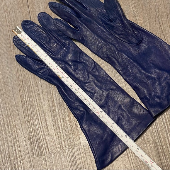Leather gloves w silk lining, vibrant blue, spring/fall, 4 button/mid-arm length - Picture 5 of 10